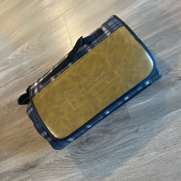 NEW Taylor Swift Picnic Blanket - Picture 1 of 5